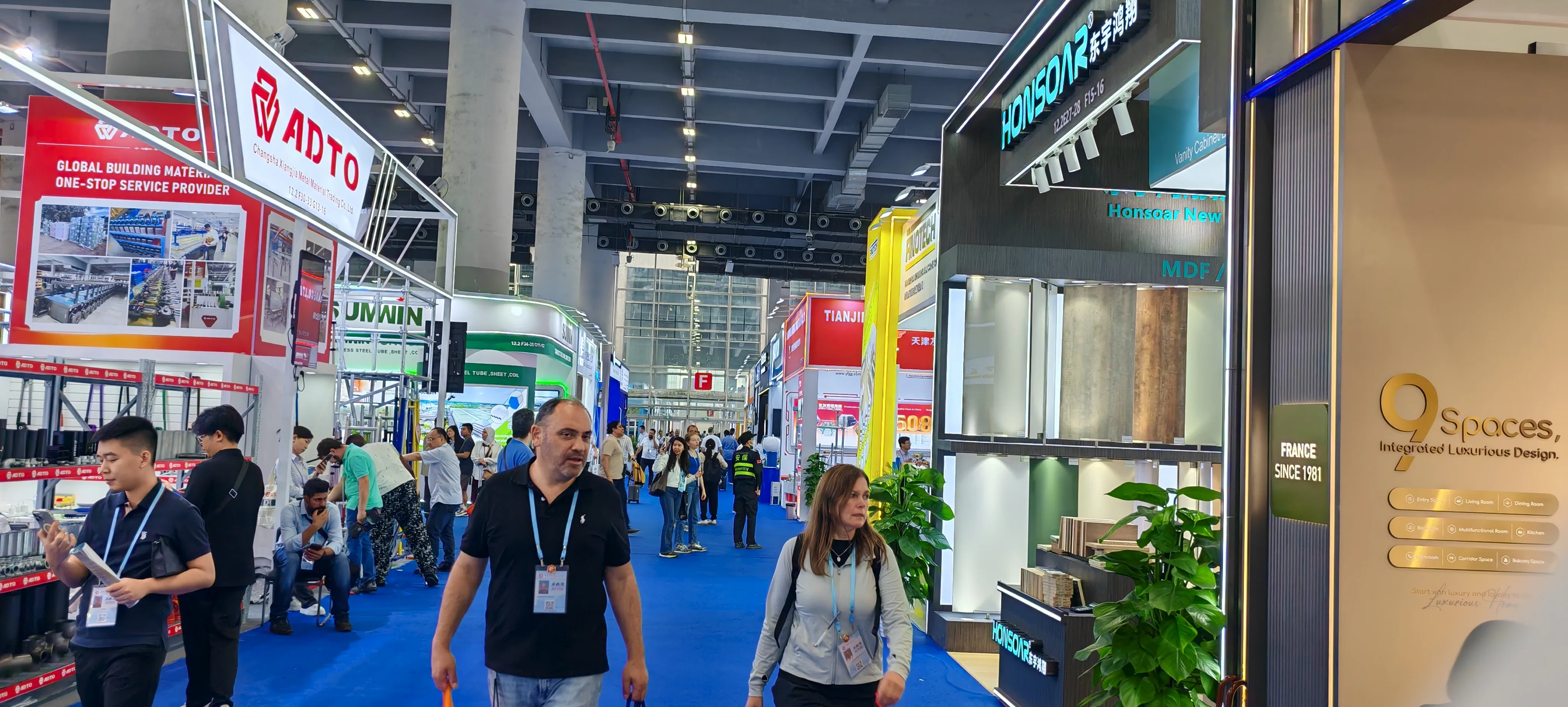 Cyjy svítí na Canton Fair